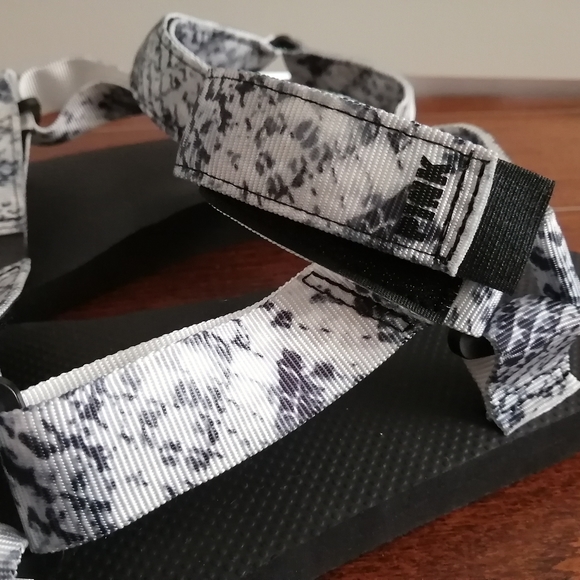 Victoria's Secret Sandals - Picture 5 of 5